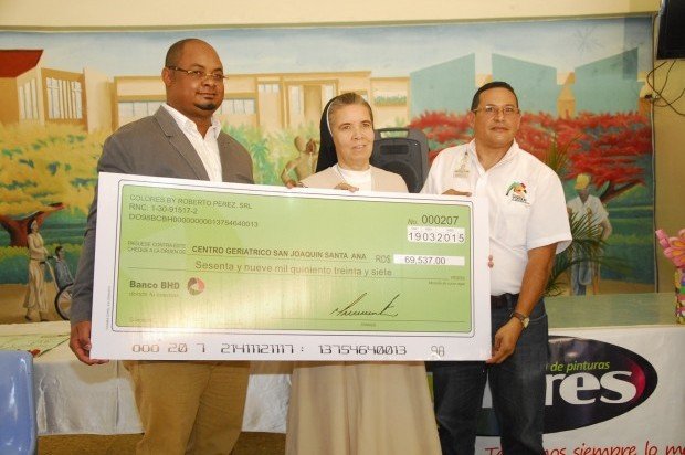 Realizan donativo a centro geriátrico de La Vega